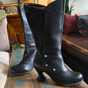 BLACK FLEUVOG LEATHER HAND MADE SHOES. SIZE 9. Material is soft and supple.